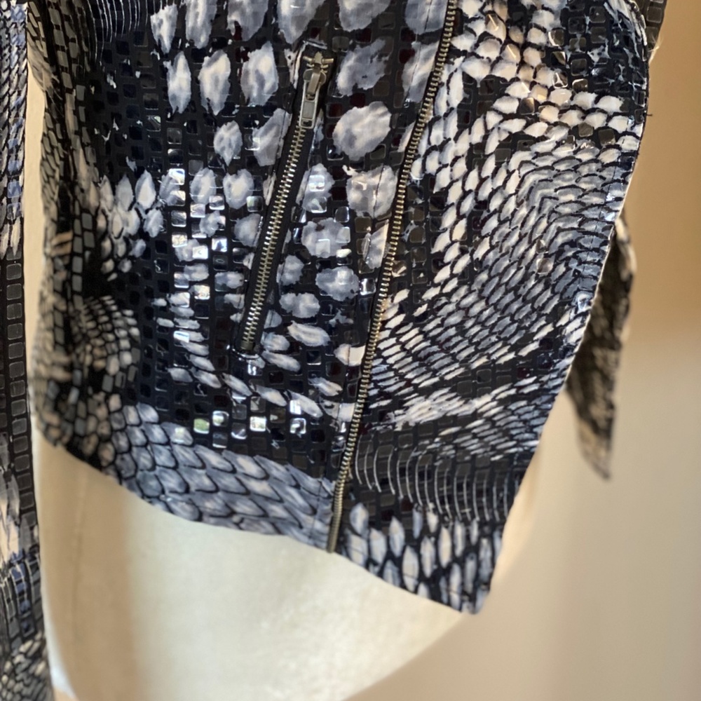 Mesmerize Jacket - Picture 4 of 5
